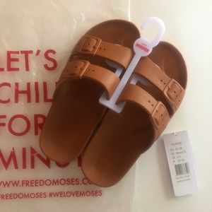 NEW FREEDOM MOSES slides toffee size 37/38